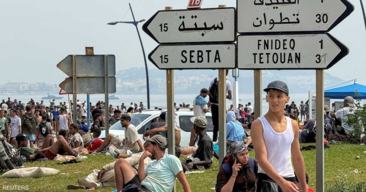 تدفق استثنائي لمهاجرين من المغرب يضغط على اقتصاد سبتة الإسبانية تدفق استثنائي لمهاجرين من المغرب يضغط على اقتصاد سبتة الإسبانية