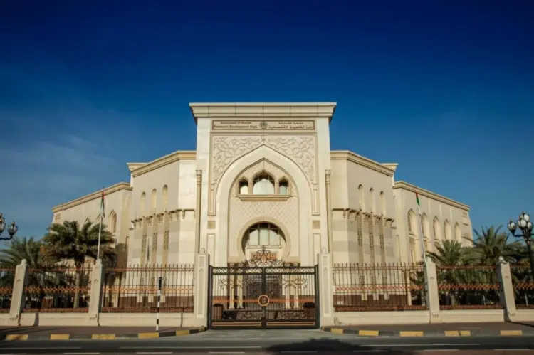 دائرة التنمية الاقتصادية بالشارقة ومجموعة الطنيجي تخططان لتوفير مكاتب لفروع الشركات الأجنبية في الإمارات دائرة التنمية الاقتصادية بالشارقة ومجموعة الطنيجي تخططان لتوفير مكاتب لفروع الشركات الأجنبية في الإمارات