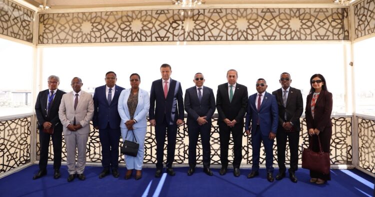 رئيس مدغشقر يزور العاصمة الإدارية المصرية ويشيد بالتخطيط العمراني المستدام رئيس مدغشقر يزور العاصمة الإدارية المصرية ويشيد بالتخطيط العمراني المستدام