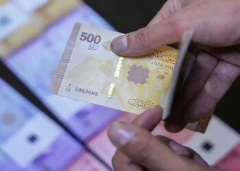 سعر صرف الدولار في سوريا ينخفض إلى 130.25 ليرة في السوق الموازية