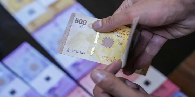 سعر صرف الدولار في سوريا ينخفض إلى 130.25 ليرة في السوق الموازية سعر صرف الدولار في سوريا ينخفض إلى 130.25 ليرة في السوق الموازية