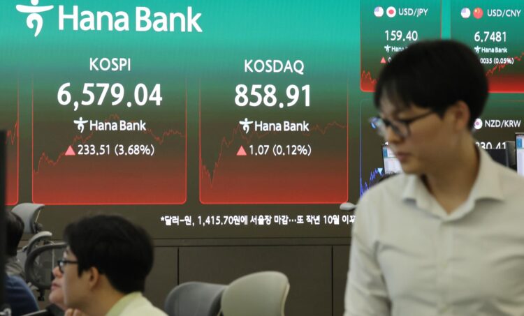 سوق كوريا الجنوبية يرفع مؤشر KOSPI بنسبة 3.68 في المئة بدعم الأسهم التقنية سوق كوريا الجنوبية يرفع مؤشر KOSPI بنسبة 3.68 في المئة بدعم الأسهم التقنية