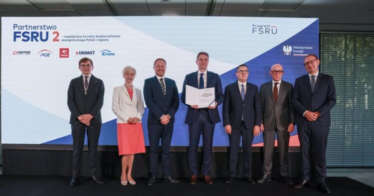 شركات بولندية تشارك 74 بالمئة من سعة إعادة تغويز 58 شحنة في محطتين عائمتين 2026 شركات بولندية تشارك 74 بالمئة من سعة إعادة تغويز 58 شحنة في محطتين عائمتين 2026