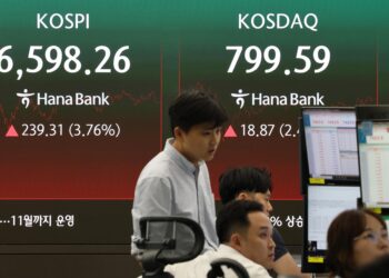 كوريا الجنوبية ترفع مؤشر KOSPI بنسبة 3.76 بسبب تفاؤل استثماري بالذكاء الاصطناعي
