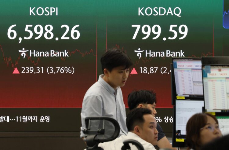 كوريا الجنوبية ترفع مؤشر KOSPI بنسبة 3.76 بسبب تفاؤل استثماري بالذكاء الاصطناعي كوريا الجنوبية ترفع مؤشر KOSPI بنسبة 3.76 بسبب تفاؤل استثماري بالذكاء الاصطناعي