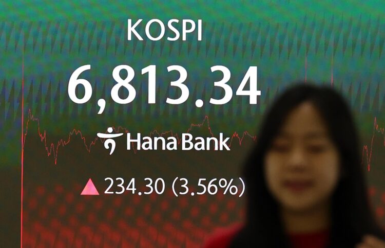 كوريا الجنوبية تقلص مكاسب مؤشر Kospi رغم شراء أجنبي بقيمة 1.01 تريليون وون كوريا الجنوبية تقلص مكاسب مؤشر Kospi رغم شراء أجنبي بقيمة 1.01 تريليون وون