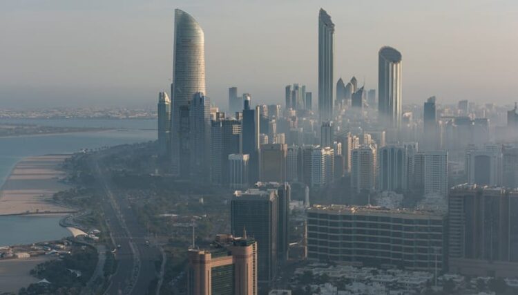 مبيعات العقارات في أبوظبي خلال 7 أشهر من 2026 تبلغ 25.56 مليار دولار مبيعات العقارات في أبوظبي خلال 7 أشهر من 2026 تبلغ 25.56 مليار دولار