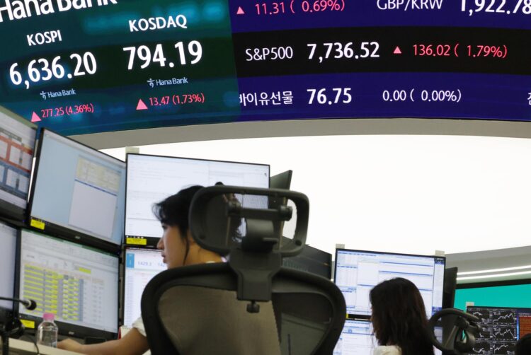 هيئة الأوراق المالية الكورية تصد دفاعاً عن سوق الأسهم وسط تقلبات حادة في 2026 هيئة الأوراق المالية الكورية تصد دفاعاً عن سوق الأسهم وسط تقلبات حادة في 2026