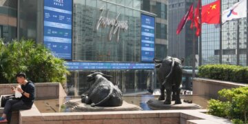 هيئة بورصة هونغ كونغ توسع مؤشر Hang Seng Tech إلى 50 شركة مع إضافة معيار نمو المبيعات